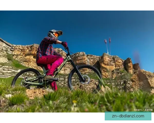 山地车联赛：鏖战山间，速度与激情