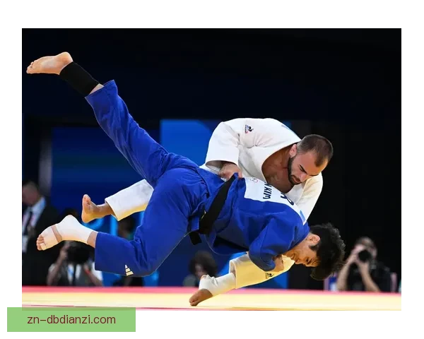 柔道比赛中的技巧与策略解析