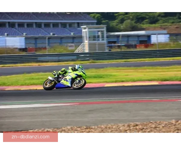 激情竞速！山地车公开赛挑战极限